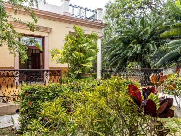 Hotel Bello Caribe covered entrance area